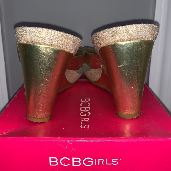 BCBG Gold wedge sandals size 9.5 - Picture 3 of 8